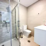 Beachfront With Pool & Parking * מארבלה