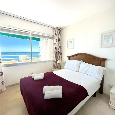 Beachfront With Pool & Parking מארבלה