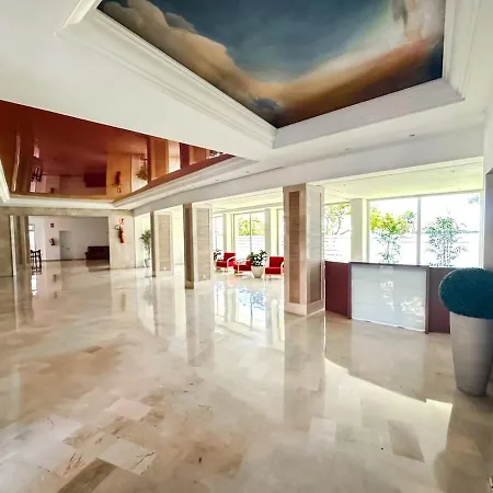 Beachfront With Pool & Parking 公寓 马尔韦利亚